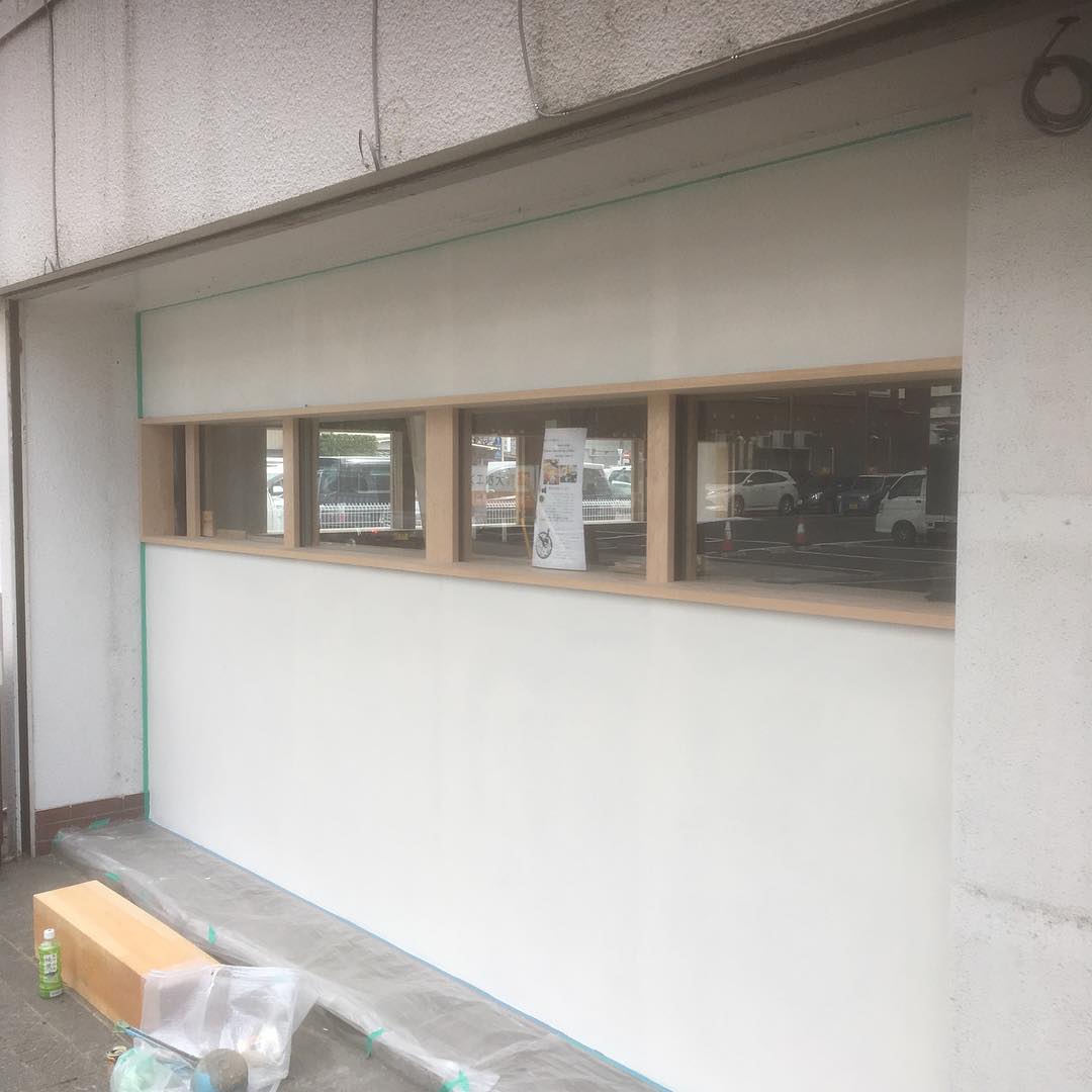 外壁が出来てきて、グッとお店っぽくなってきました！
職人さんたちはずーっとお仕事を頑張ってくれて、
仕事に対する向き合い方や技術に感謝しかない️