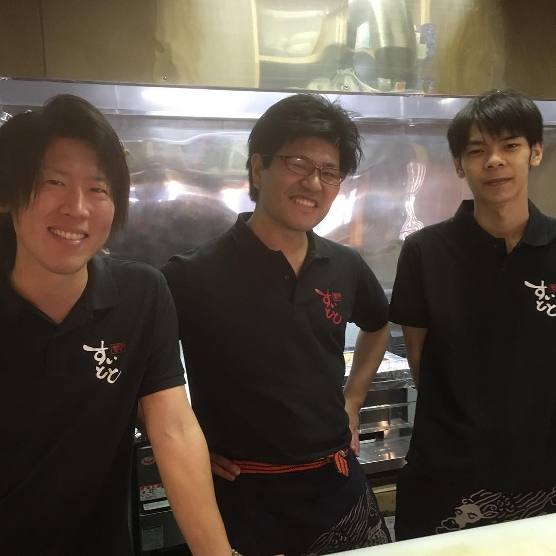 新しい仲間が増えました！
いつも手伝ってくれてとても助かります…
今日は料理の写真撮影で来てもらいました。
これからみんなで盛り上げていくよっとヾ(＠⌒ー⌒＠)ノ
