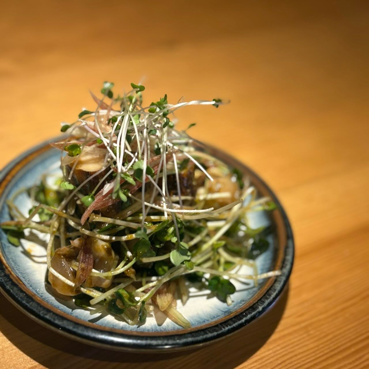 つぶ貝とみょうがの海苔和え.
.
.
こりこり食感が特徴のつぶ貝とこれからが旬のみょうがを主役に、特製わさび海苔ドレッシングで和え仕上げました.
.
海苔の香りとわさびの風味がつぶ貝の旨味をめちゃくちゃ引き立ててくれています！.
.
すいととには夏酒が続々と届いております！
是非これから来るジメジメな時期に負けずに、海苔和えと夏酒の日本酒を是非ペアリングしてみて下さい.
.
.
ご来店お待ちしております！