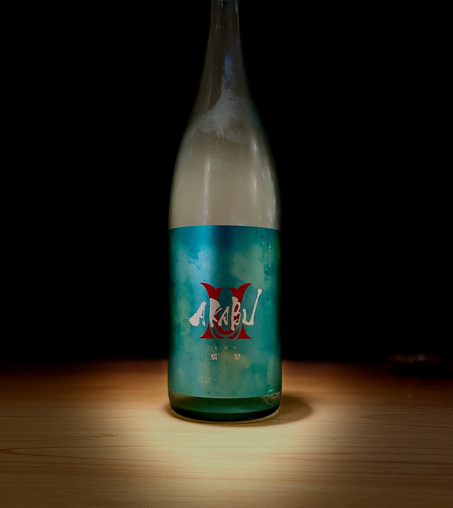 日本酒｢AKABU翡翠｣
こちらの味わいはシャインマスカットのような爽やかな香味
みずみずしく透明感のある甘さが口の中に広く広がります。
アルコールも13℃と低めとのため飲みやすい日本酒になります。
ぜひすいととに来た時は飲んで見てください。