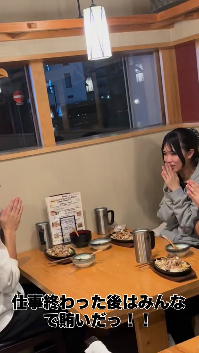 仕事が終わったら皆んなで賄い。
明日の賄いは何が出るかなぁ？
やっぱり皆んなで食べるご飯が美味い！！