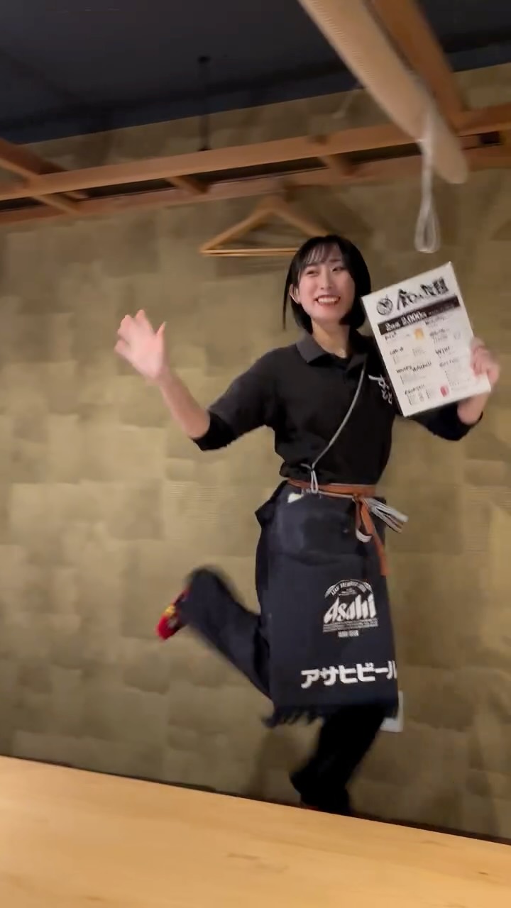 お座敷は16名様くらいがゆったり座れる大きさです。
他にもテーブルは全部で18名様座れます。
まだまだ年末のお席空いております。
気になった方、問い合わせお待ちしております(//∇//)