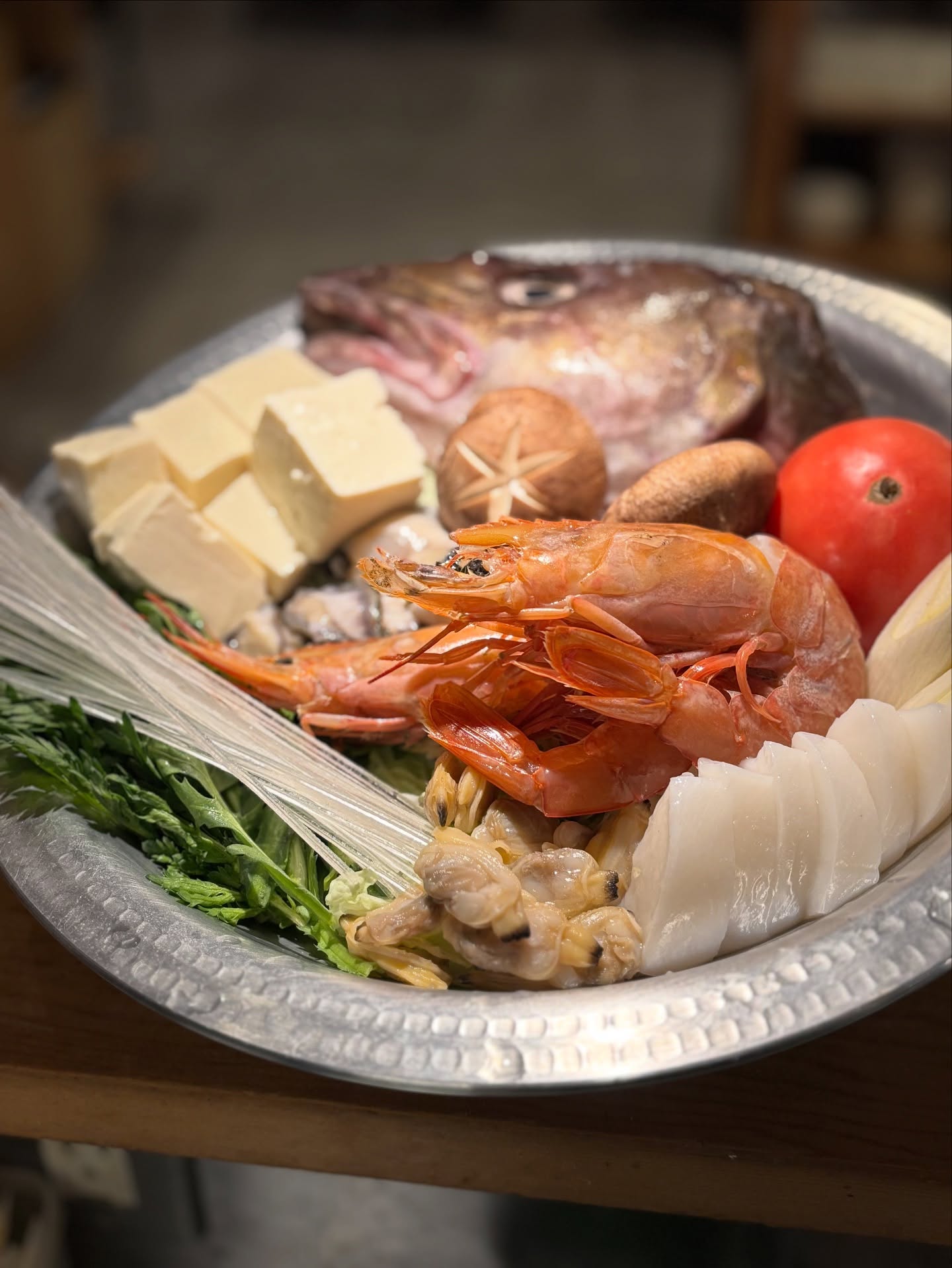 ブー鍋ース！
ブイヤベースをイメージしてたっぷり魚介のトマトベースの鍋。
某鍋パーティーにて美味しさは検証済み(//∇//)
魚介の旨味たっぷりで体の底からあったまりませんか？？