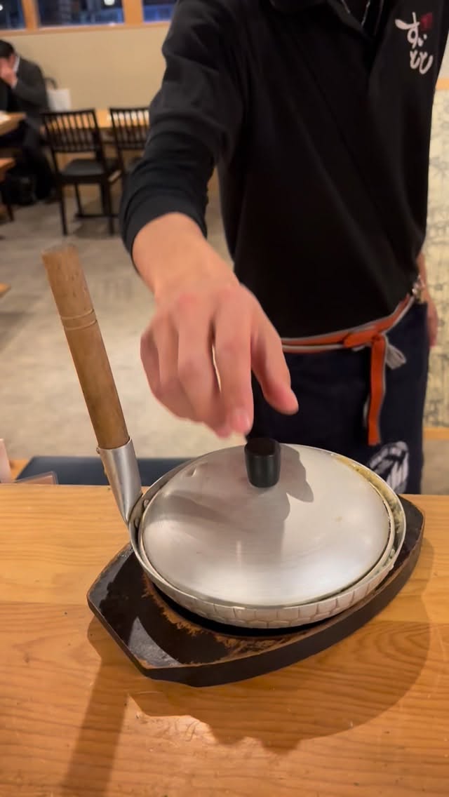 あったかメニュー(//∇//)
ワカサギの柳川風です。
ほろ苦いワカサギとうす味のお出汁が
良いバランス！
一気に冬が本気を出してきているので
あったかメニューであったまりましょ♪