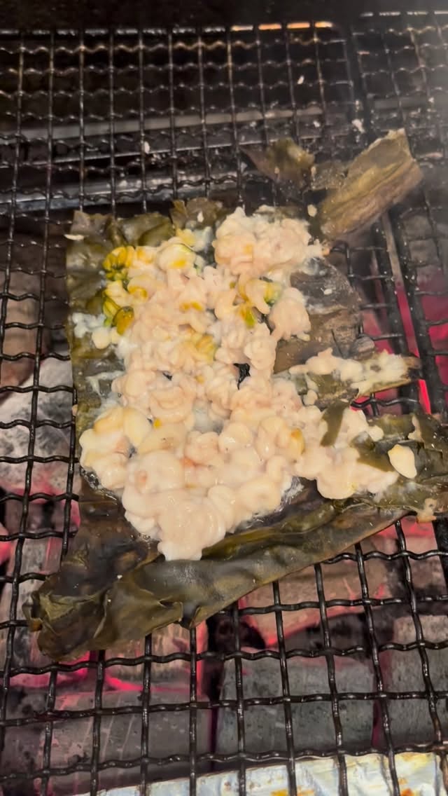 白子の昆布焼き
昆布締めした白子をそのまま焼きます。
焼いた昆布の香りまで良くて香ばしく。
味付けはシンプルにレモンと醤油で
熱燗が良く進みますよ(//∇//)