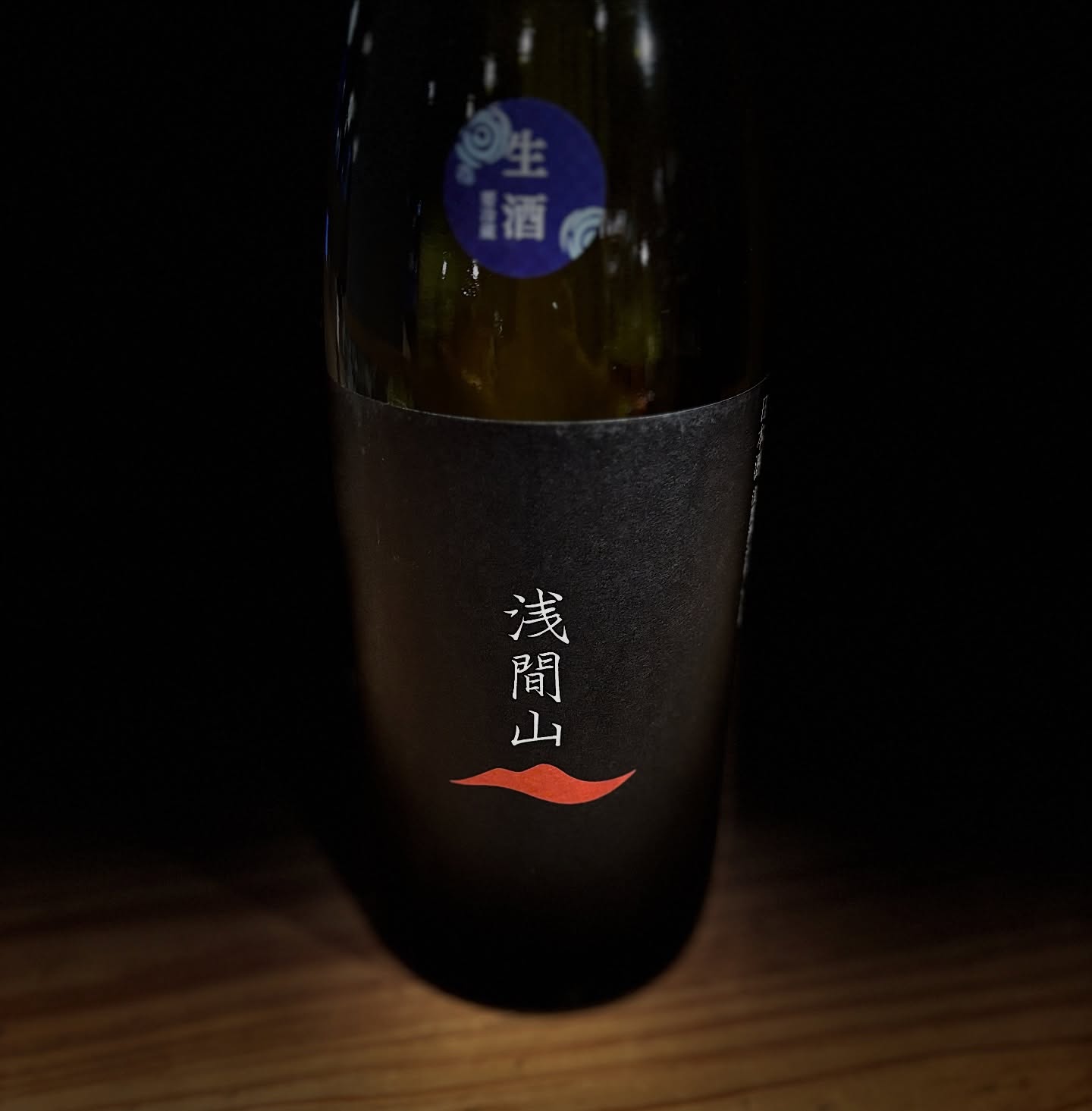 群馬の日本酒が入荷しました。
新酒の日本酒なだけありフレッシュな事はもちろん。
後味のキレも良く、料理の味を邪魔しません。
是非一杯いかがですか？？