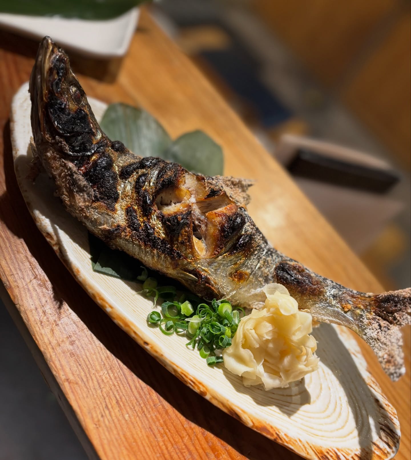 ニシンの塩焼き
毎日ではないですがすいととではなるべく焼き魚のご用意が出来るよう頑張っております。
やっぱり炭火で焼いた焼き魚は格別(//∇//)
お酒との相性間違いなし。
また時期によってお魚変えられたらなと思います。
