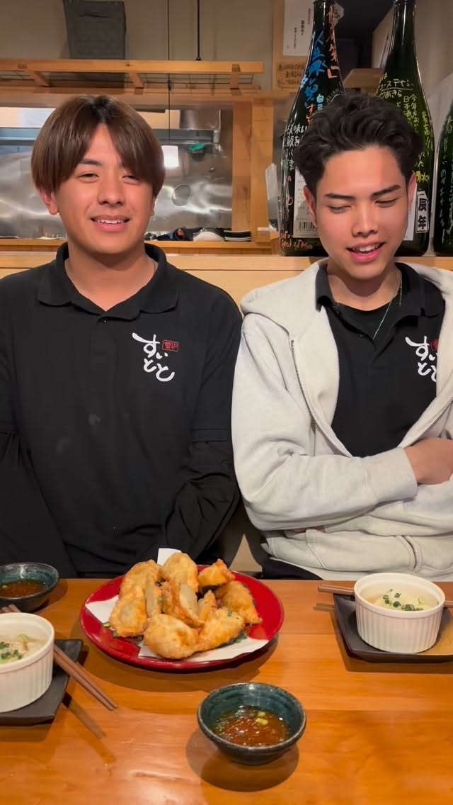 すいととのイケメン担当の松澤君と渡辺君！
いつも仲良しな2人。2人でいるといつもテンション高め。
なのにカメラを向けると緊張してしまい伝わらない…
なのでテンション高めな2人が見たい方は会いに来てあげて下さい(//∇//)