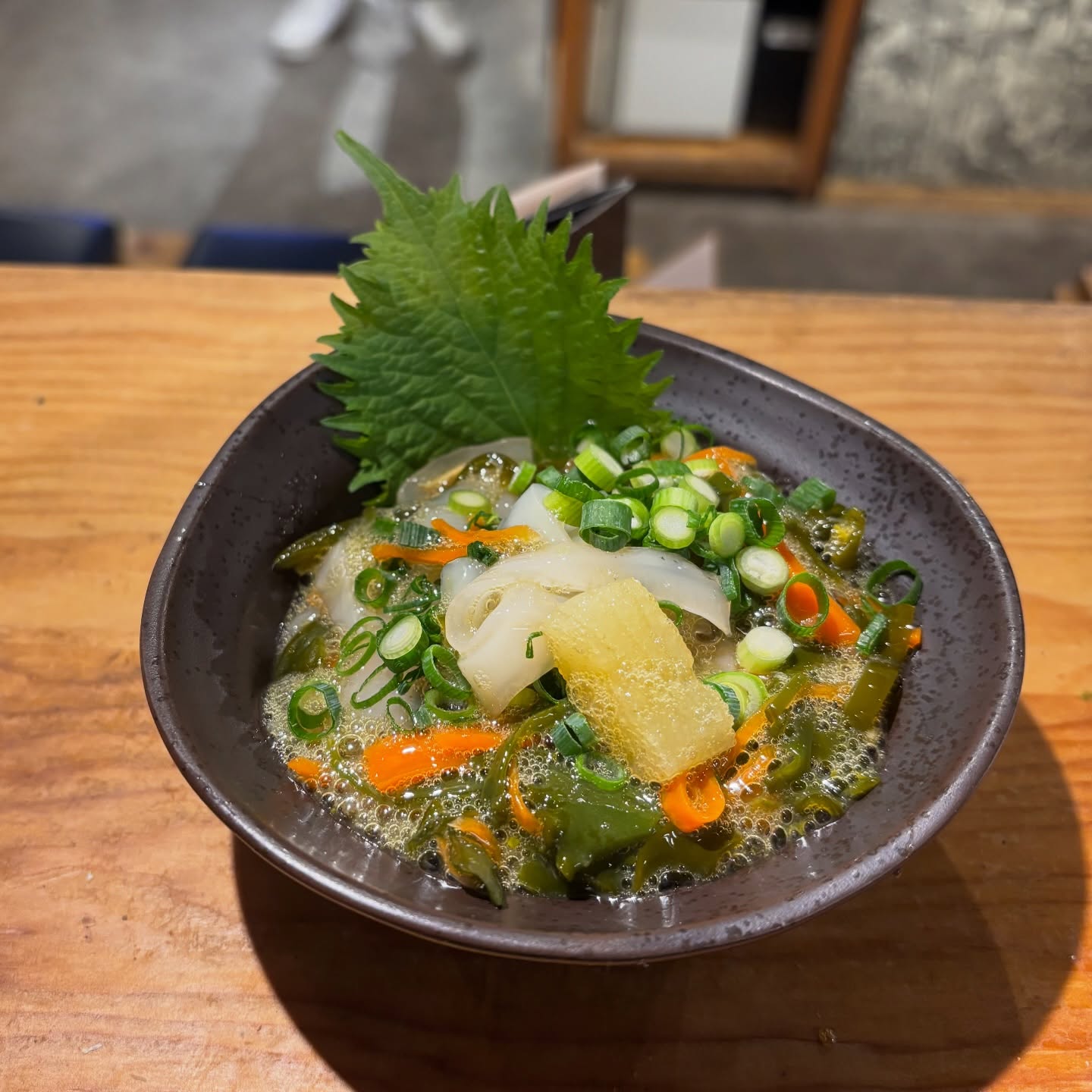 数の子松前漬け
旬のめかぶで松前漬けを作りました。
イカはお刺身用を贅沢に。そこに数の子が入れば日本酒が進み過ぎてしまいます。
まさに飲み過ぎ注意な一品です(//∇//)