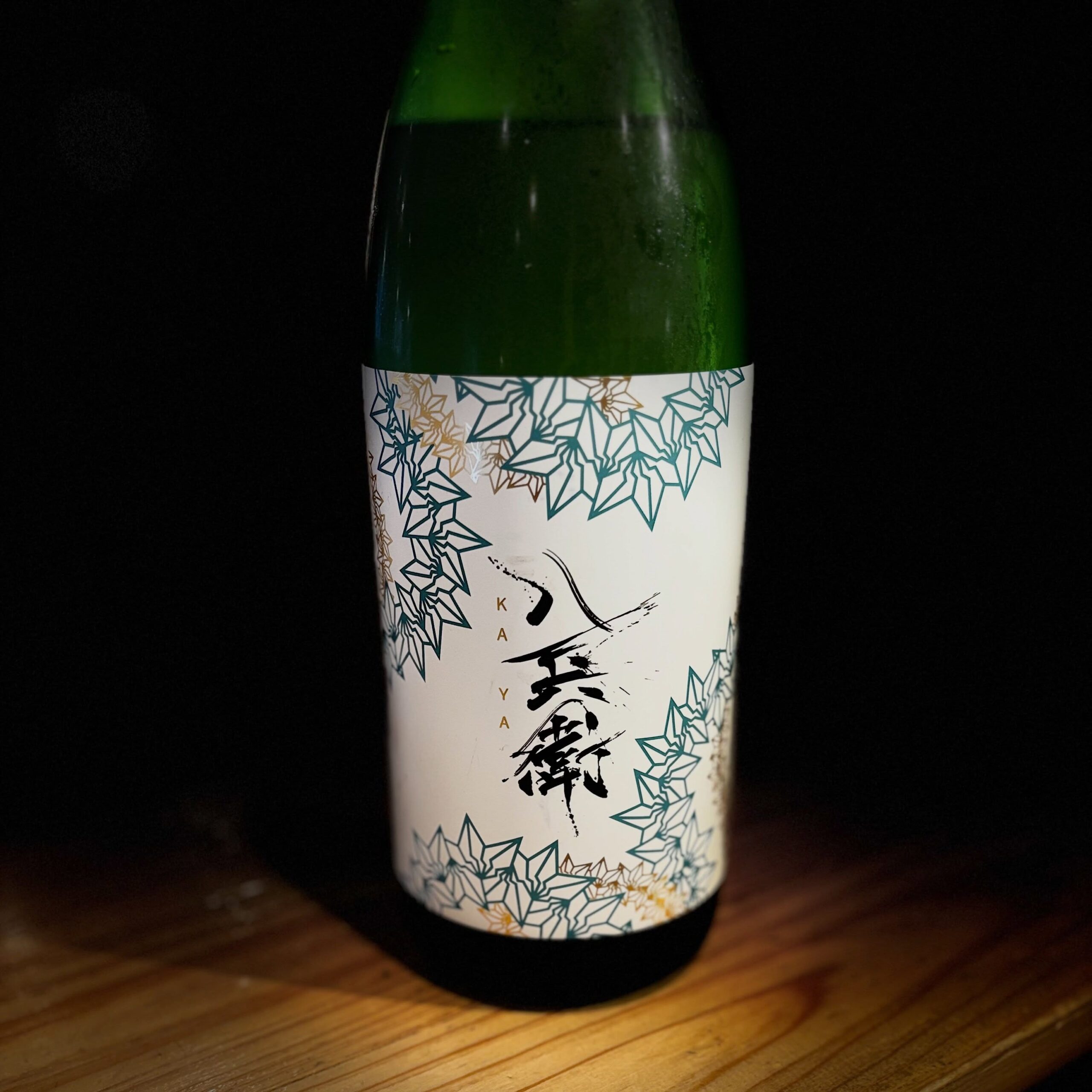 三重の酒屋八兵衛。
しっかりサッパリな夏酒が多い中、夏でも飲みやすいしっかり味。けれども余韻は続かずに、やはりサッパリと飲めてしまいます(//∇//)