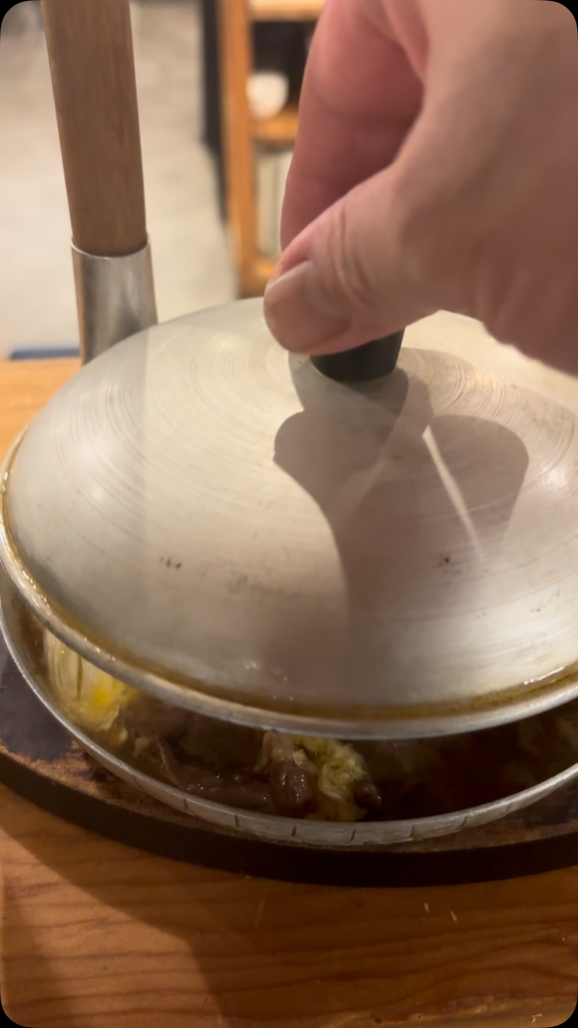 気温もかなり下がって来たので暖かい商品はいかがですか？？
あったかい牛すじ煮豆腐です(//∇//)
作ってる時に、甘塩っぱい味がやっぱり好きなんだなと改めて思った一品ですw